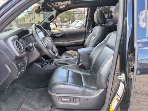 Used 2021 Toyota Tacoma TRD Off-Road w/ TRD Premium Off Road Package AWD/4WD image 14