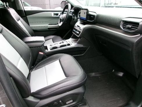 Certified 2023 Ford Explorer XLT w/ Equipment Group 202A AWD/4WD image 4