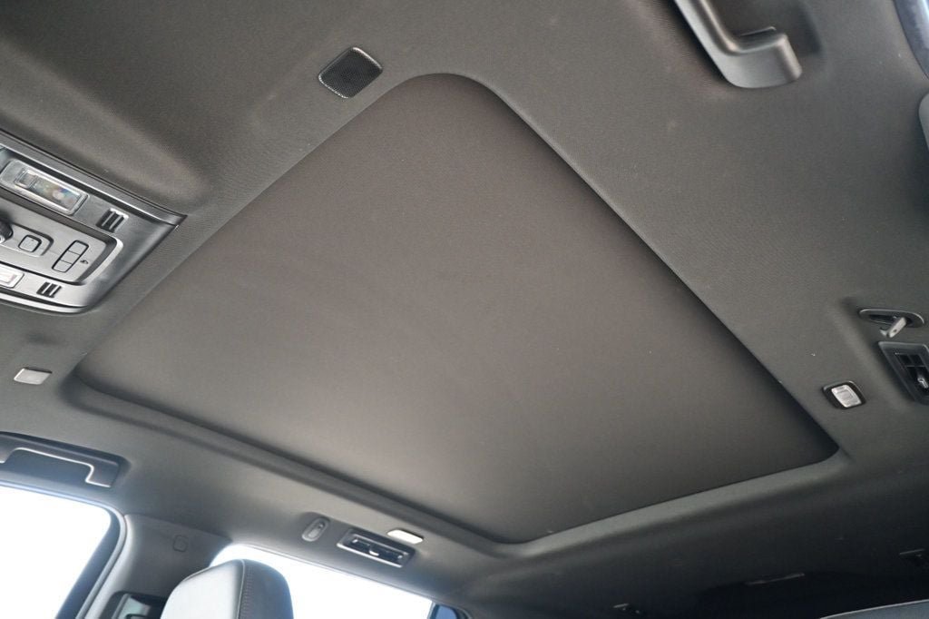 Used 2021 Chevrolet Suburban RST RWD image 20