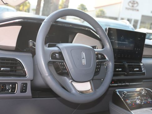 Used 2024 Lincoln Navigator Black Label image 9