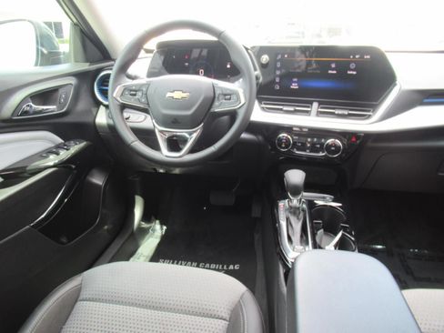 Used 2025 Chevrolet Trax LT w/ Driver Confidence Package FWD image 12