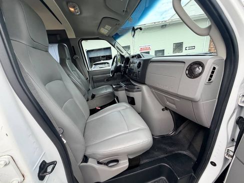 Used 2014 Ford E-250 and Econoline 250 Extended w/ Power Group RWD image 70