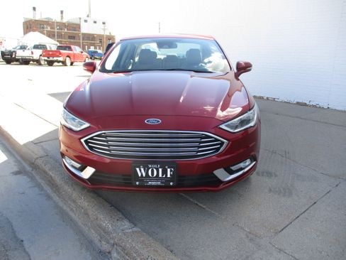 Used 2017 Ford Fusion SE w/ Fusion SE Technology Package AWD/4WD image 2