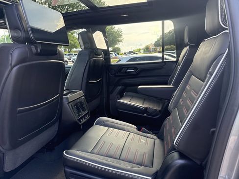Used 2025 GMC Yukon XL AT4 Ultimate AWD/4WD image 7