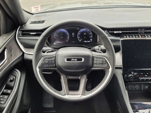 Used 2024 Jeep Grand Cherokee L Limited w/ Luxury Tech Group II AWD/4WD image 11