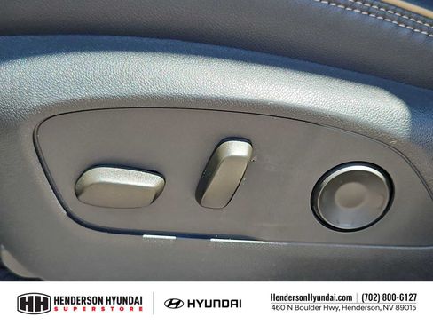 Used 2025 Chevrolet Traverse High Country FWD image 17
