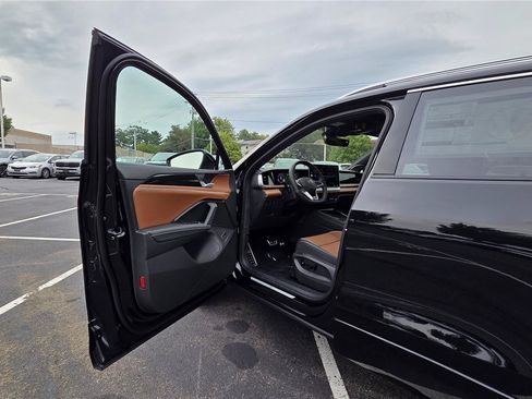 New 2026 Volkswagen Tiguan SEL R-Line AWD/4WD image 11