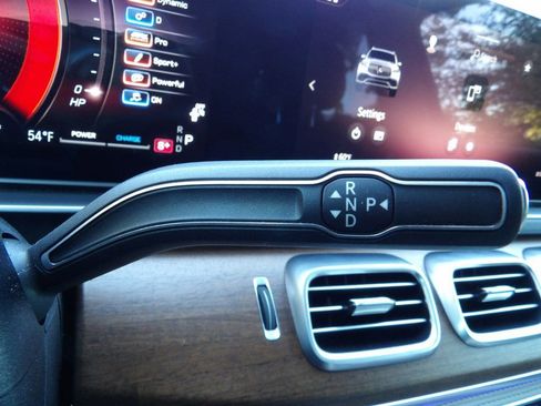 Used 2025 Mercedes-Benz GLS 63 AMG 4MATIC image 25