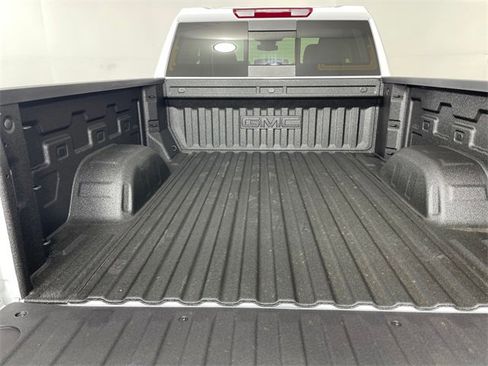 New 2026 GMC Sierra 1500 SLE w/ Preferred Package image 15