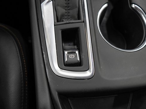 Used 2021 Chevrolet Equinox Premier AWD/4WD image 24