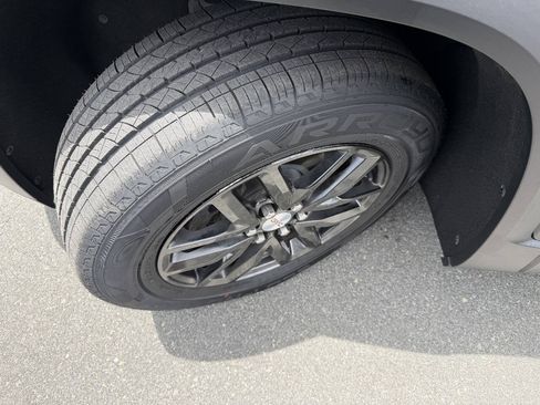 Used 2018 GMC Acadia SLT FWD image 25