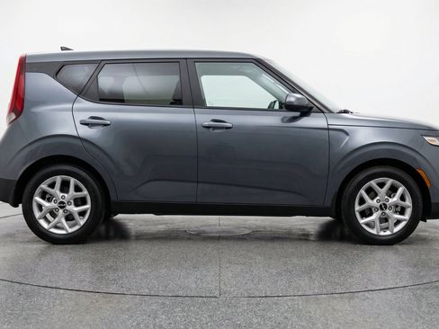 Used 2025 Kia Soul LX w/ LX Technology Package FWD image 11