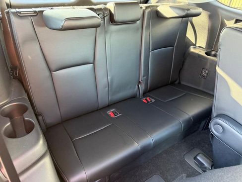 Used 2023 Toyota Highlander Platinum image 12