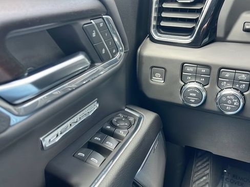 Used 2024 GMC Sierra 1500 Denali w/ Technology Package AWD/4WD image 17