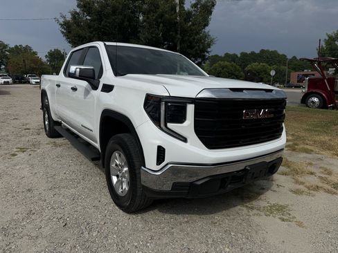 Used 2023 GMC Sierra 1500 Pro w/ Pro Value Package AWD/4WD image 3