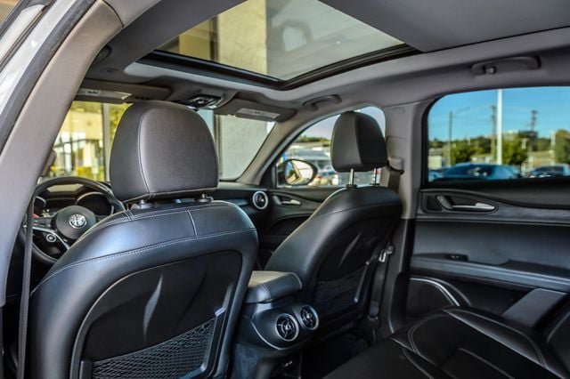 Used 2019 Alfa Romeo Stelvio AWD w/ Nero Edizione image 39