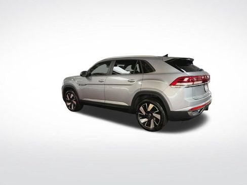 Used 2024 Volkswagen Atlas Cross Sport SE FWD image 7