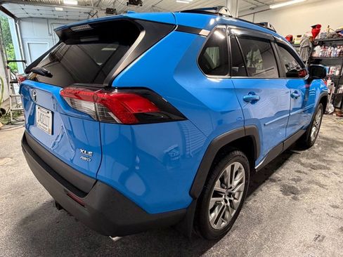 Used 2019 Toyota RAV4 XLE Premium w/ All Weather Liner Package AWD/4WD image 5