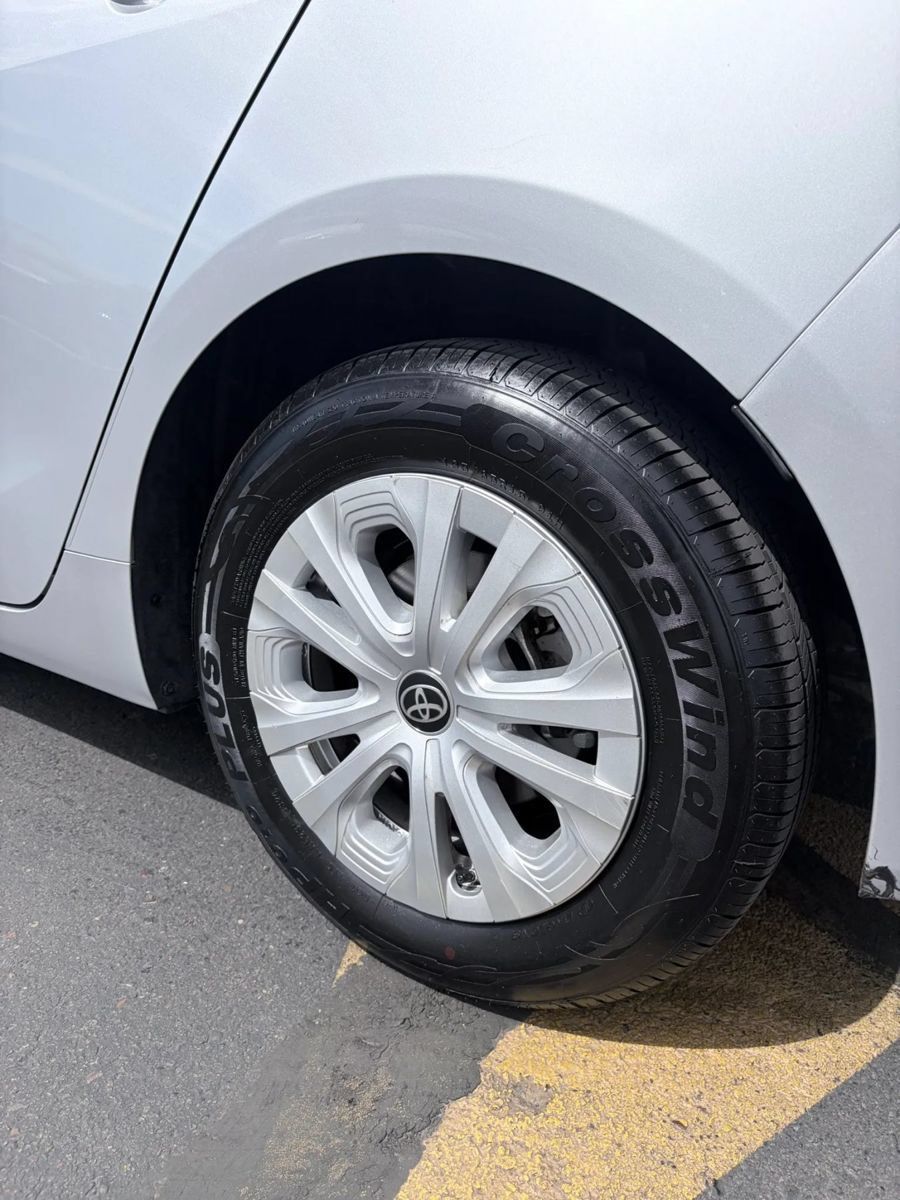 Used 2021 Toyota Prius L Eco FWD image 10