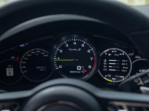 Used 2022 Porsche Cayenne Turbo S AWD/4WD image 22