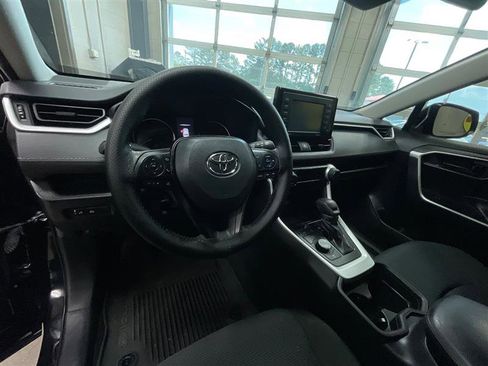 Used 2021 Toyota RAV4 LE AWD/4WD image 13