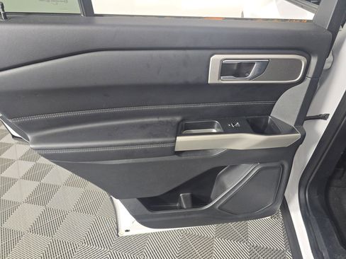 Used 2021 Ford Explorer XLT w/ Equipment Group 202A image 25