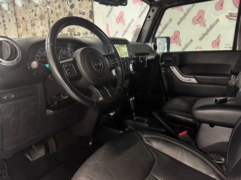 Used 2016 Jeep Wrangler Unlimited Rubicon w/ Connectivity Group AWD/4WD image 3
