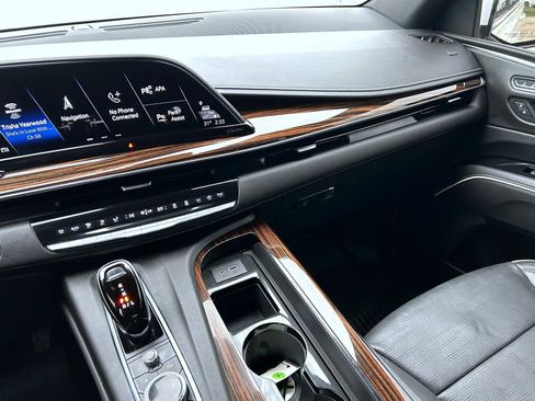 Used 2021 Cadillac Escalade Premium Luxury w/ Performance Package image 21