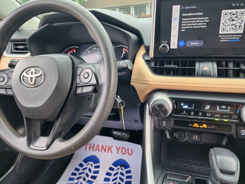 Used 2023 Toyota RAV4 LE AWD/4WD image 28