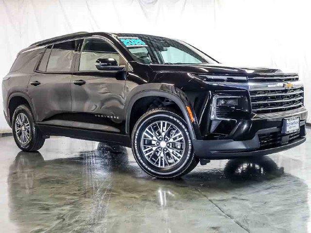 Certified 2026 Chevrolet Traverse LT AWD/4WD image 2