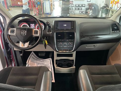 Used 2017 Dodge Grand Caravan SE w/ Power Window Group FWD image 11