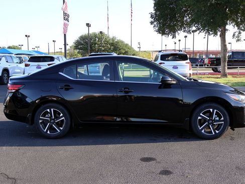 Used 2025 Nissan Sentra SV FWD image 10
