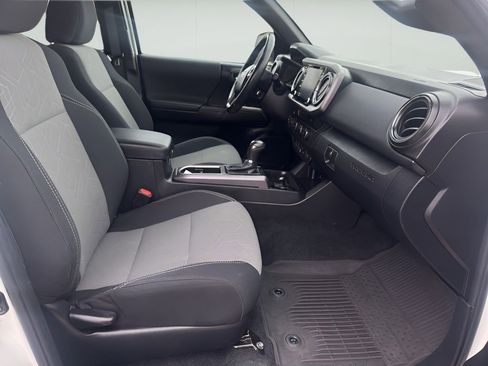 Used 2022 Toyota Tacoma TRD Sport w/ Technology Package image 15