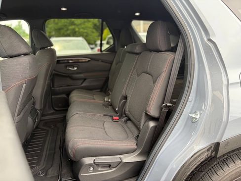 Used 2025 Honda Pilot Sport image 11