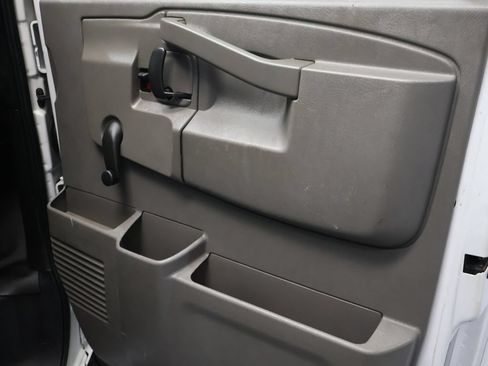 Used 2017 Chevrolet Express 3500 RWD image 11