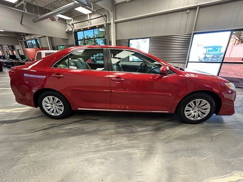 Used 2014 Toyota Camry LE FWD image 24