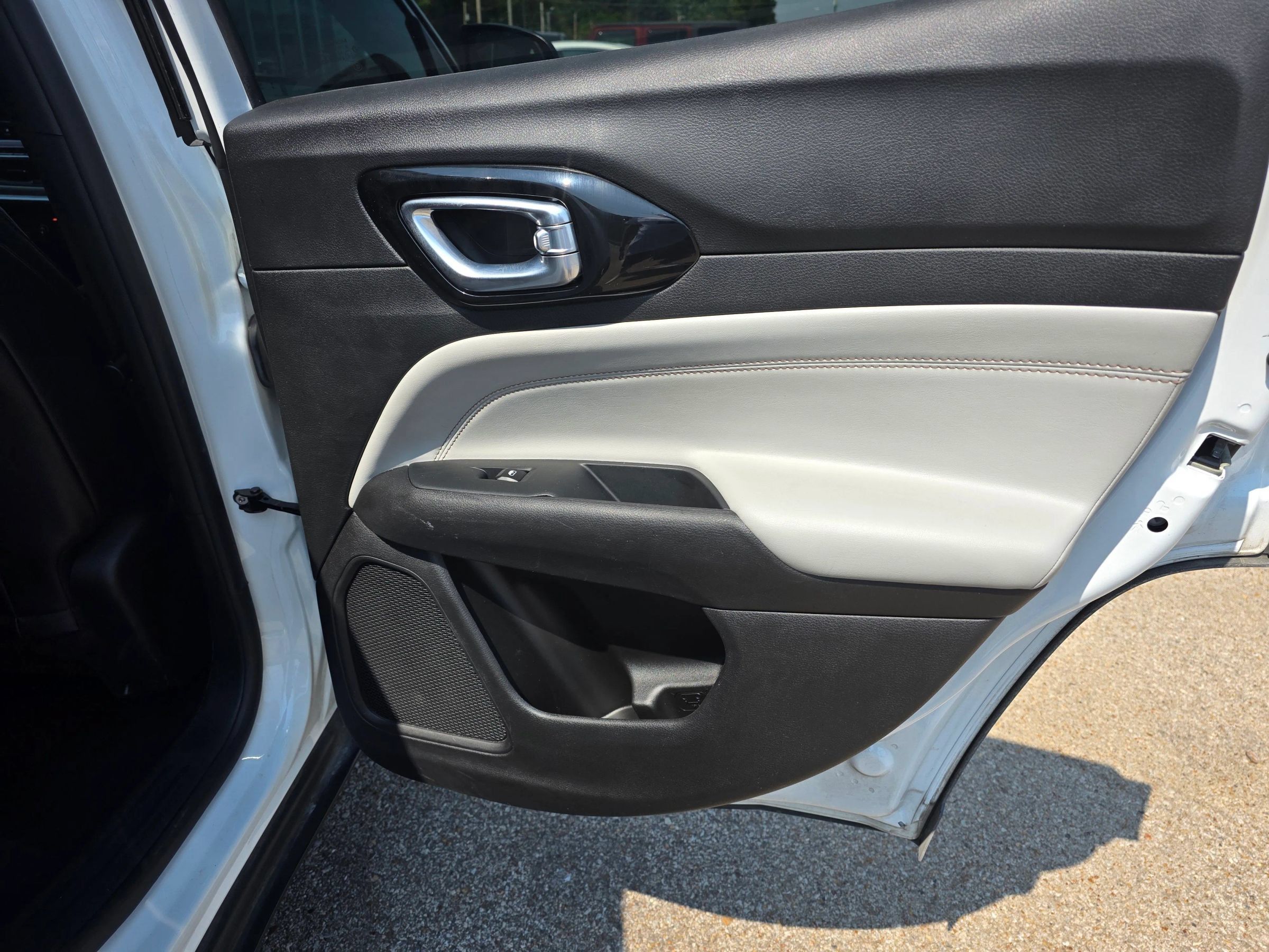 Used 2025 Jeep Compass Limited AWD/4WD image 8