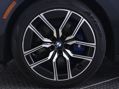 Used 2023 BMW 760i xDrive image 11