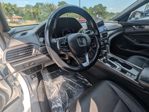 Used 2018 Honda Accord Sport image 18