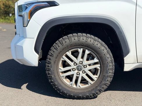 Used 2023 Toyota Tundra SR5 w/ SR5 Convenience Package AWD/4WD image 9