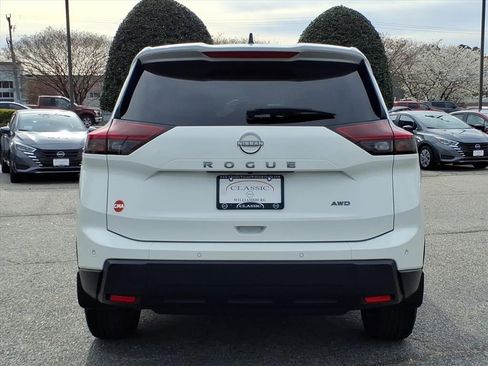 Used 2024 Nissan Rogue S image 9