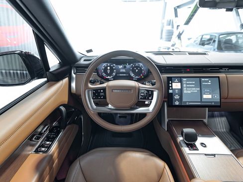 Used 2024 Land Rover Range Rover Long Wheelbase SE image 23