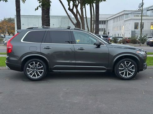 Used 2018 Volvo XC90 T6 Momentum w/ Convenience Package image 4