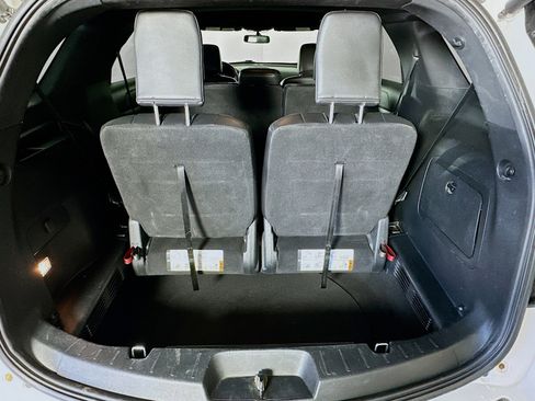 Used 2018 Ford Explorer XLT w/ Equipment Group 202A image 27