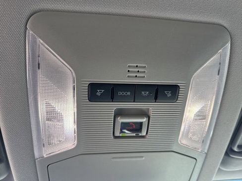 Used 2022 Toyota RAV4 XLE image 34