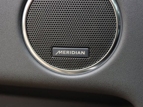 Used 2025 Land Rover Discovery Sport S image 12