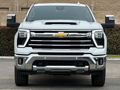 Used 2024 Chevrolet Silverado 2500 LTZ w/ LTZ Convenience Package image 10