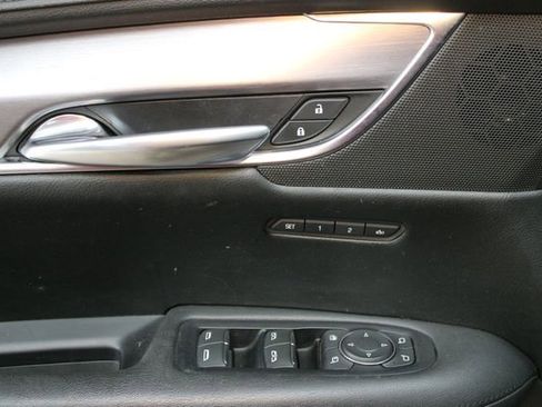 Used 2018 Cadillac XT5 Luxury w/ Driver Awareness Package AWD/4WD image 18