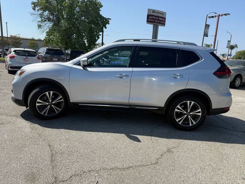 Used 2018 Nissan Rogue SL FWD image 6