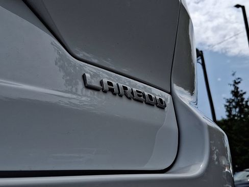 Certified 2025 Jeep Grand Cherokee Laredo AWD/4WD image 31